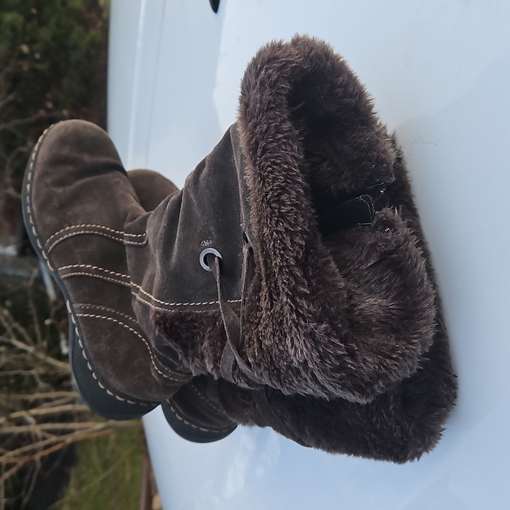 Womens' Eventure Bare Traps Stay Dry System Faux Fur Flat Boots - Picture 8 of 10